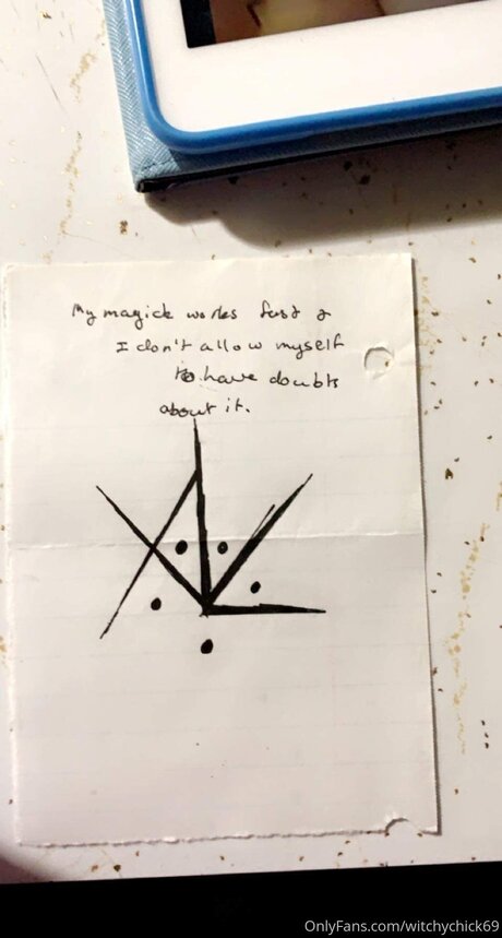 Witchychick69 modèle xxx collection