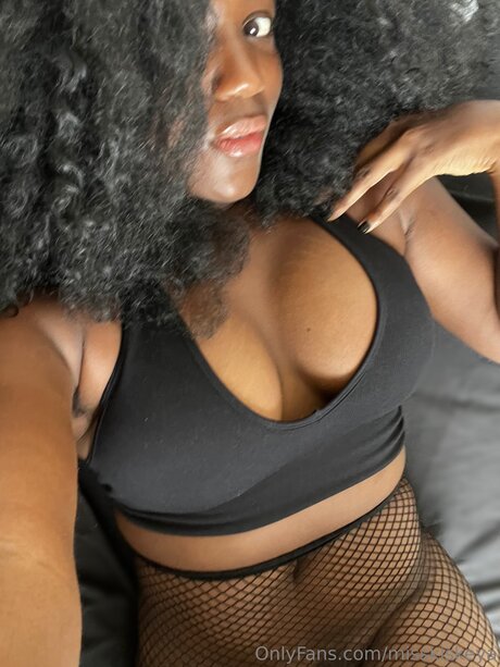 Hypnotik Kiskeya actrice sexy images