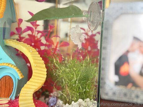 fille courbée dà côté onlyfans pornographique chaud images