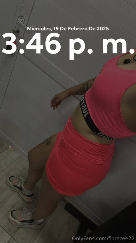 rousse aux gros seins onlyfans très chaud image