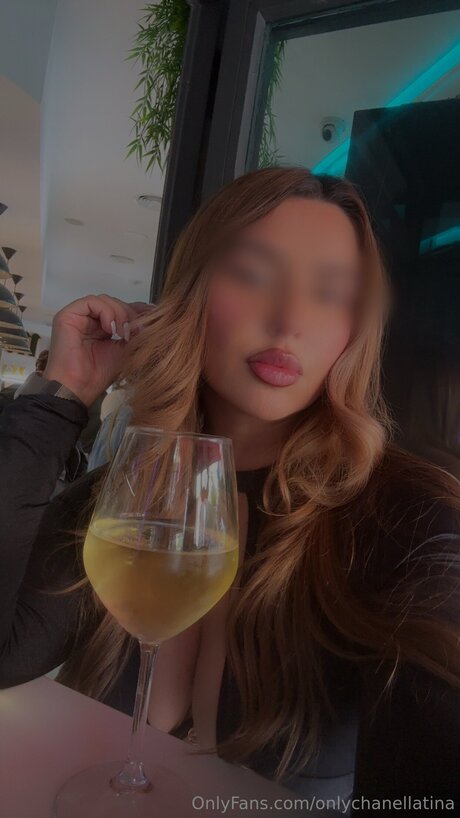 Onlychanellatina étoile érotique image