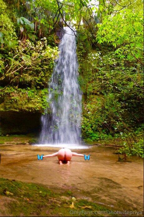 Uhotwifepriya modèle porno photos