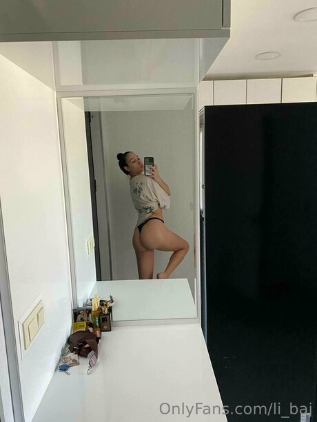 Li Baj étoile érotique galeries