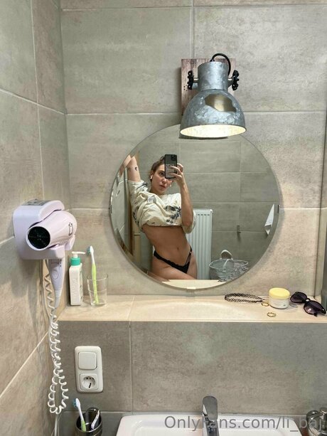 Li Baj actrice nue image