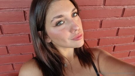 Alexiswantsu sexe star du porno des photos