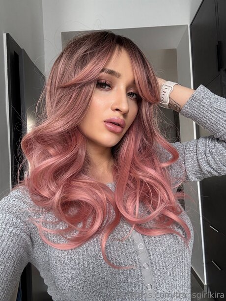 Transgirlkira star du porno sympa des photos