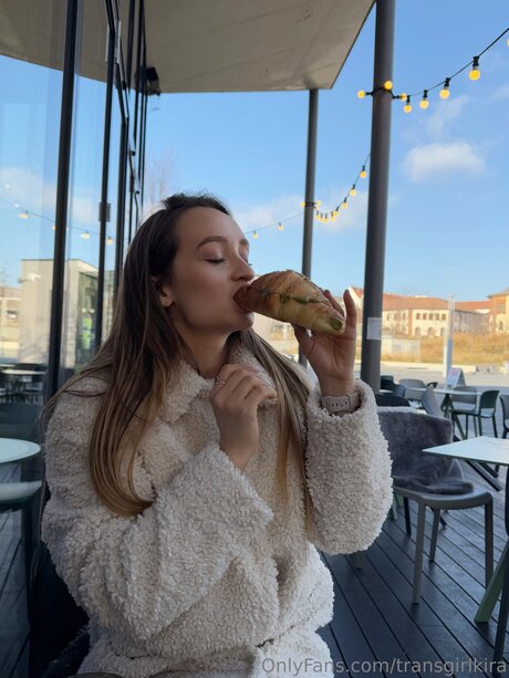 Transgirlkira actrice hd photo