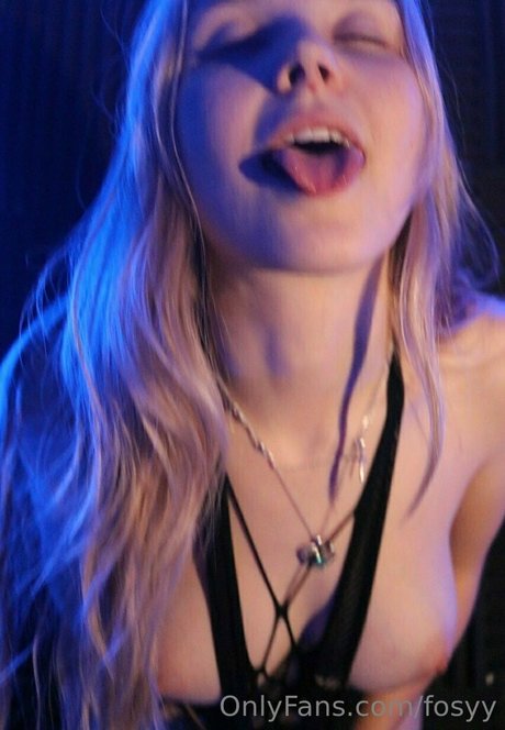 fosyy actrice érotique photos