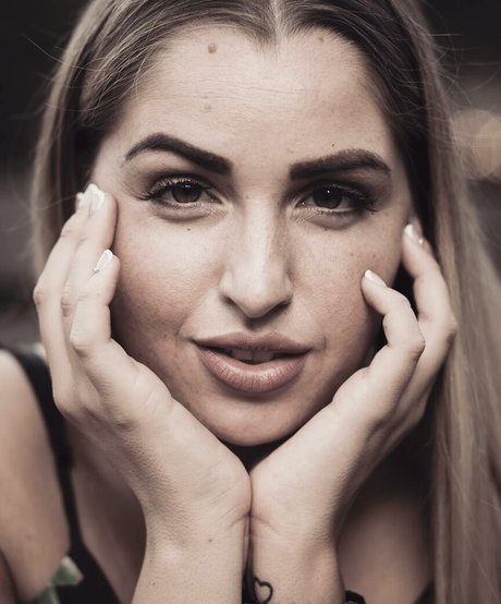 Nicole Andrievich star du porno nue des photos