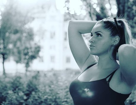 Nicole Andrievich modèle de haute qualité img