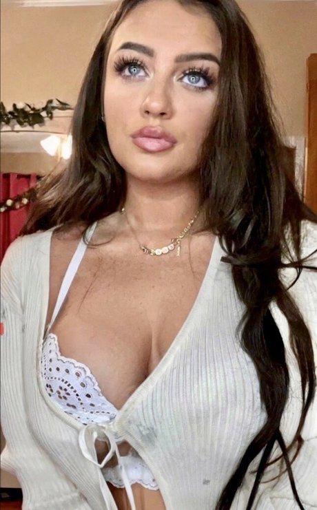 Urgrlkc actrice porno photos