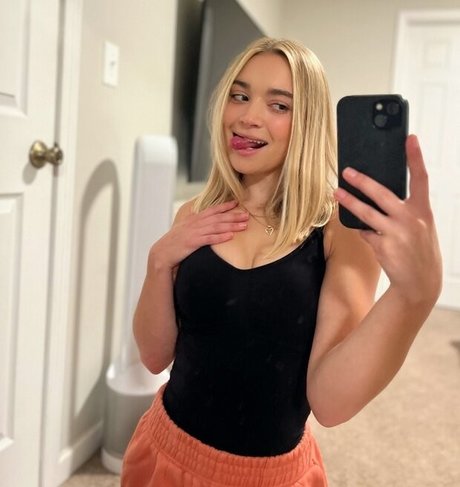 Natalie Decker star exclusive images