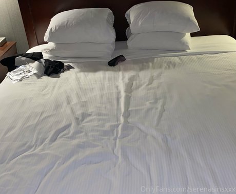 Serenasinsxxx étoile adulte photos