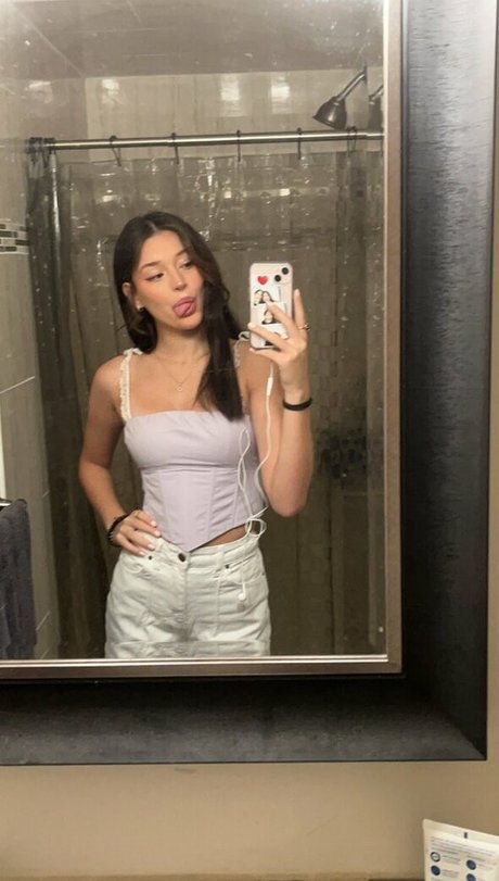 Itsellexo modèle gratuit photo