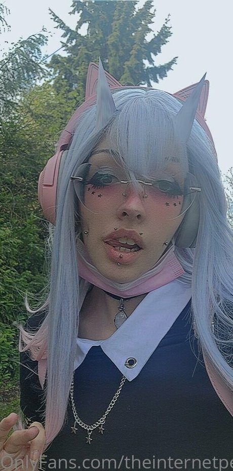 theinternetpet actrice artistique des photos