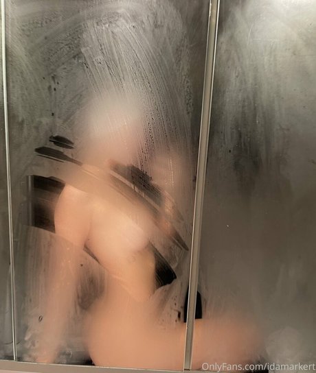 Ida Markert modèle nu des photos