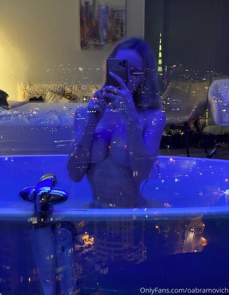 Olya Abramovich actrice érotique des photos