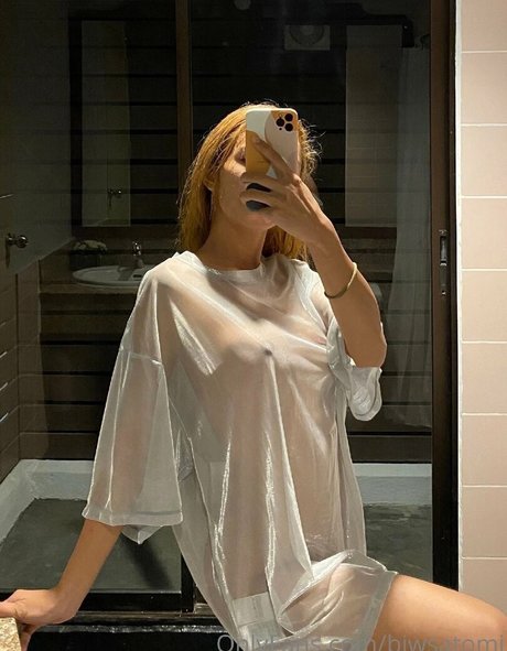 biwsatomi actrice de nus photos