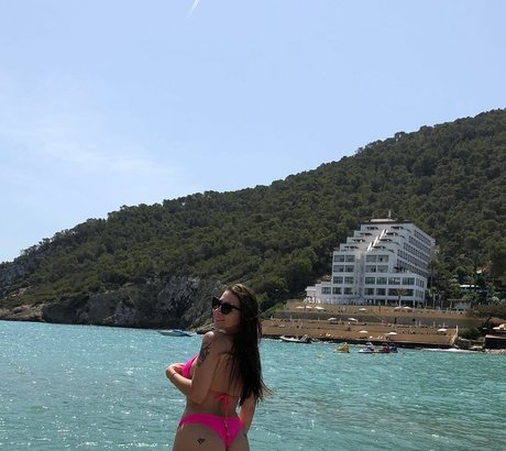 Paola Holk star du porno en haute qualité photo