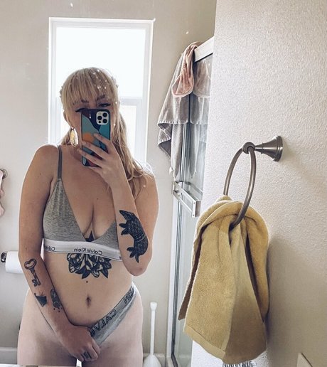 caroliiiiine modèle sexy photo