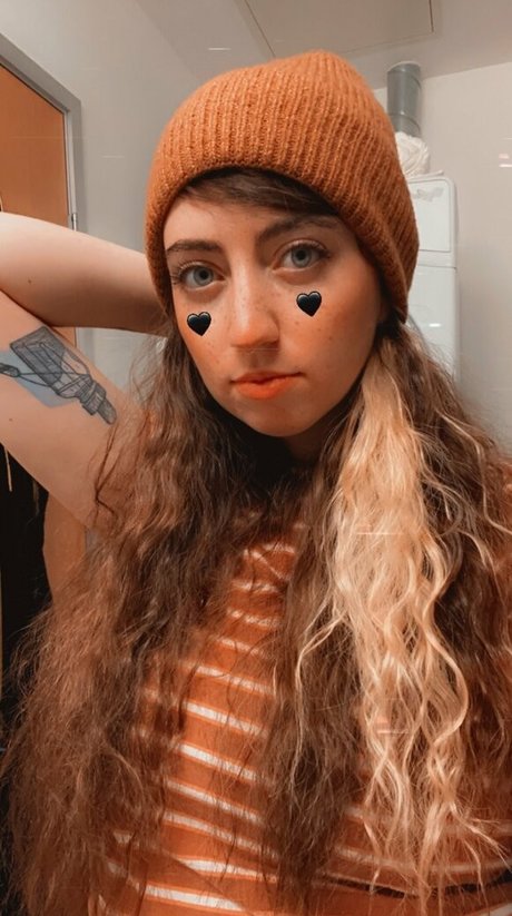 caroliiiiine star du porno gratuite archive