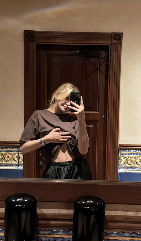 pervokursnica actrice artistique galerie