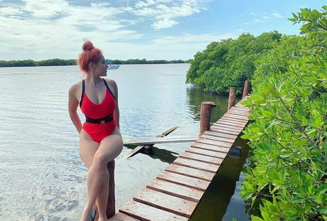 gros seins ébène onlyfans chaud adulte photo