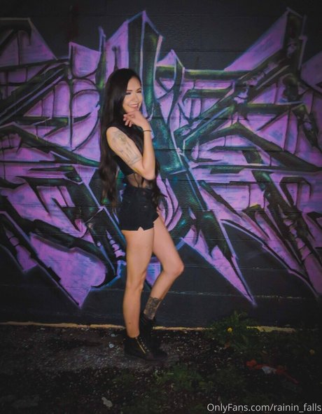 rainin falls actrice de grande qualité des photos