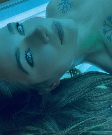 grand-mère onlyfans gratuit image