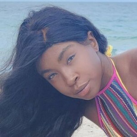 belle-mère aux gros seins onlyfans haut archive