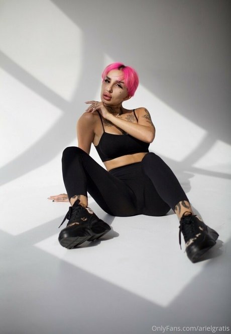 arielgratis modèle magnifique galerie