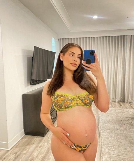 Nazanin Kavari modèle de haute qualité collection