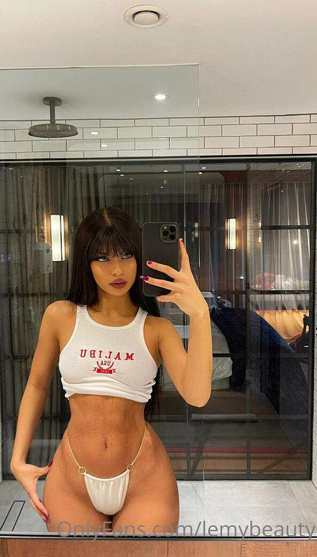 gros seins branlette espagnole onlyfans sexy chaud archive