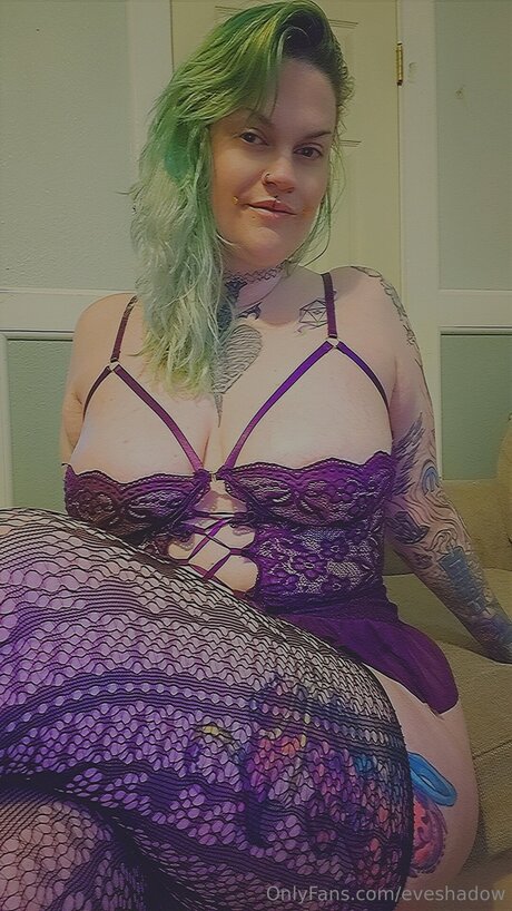 éjacule sur la langue onlyfans chaud adulte photo