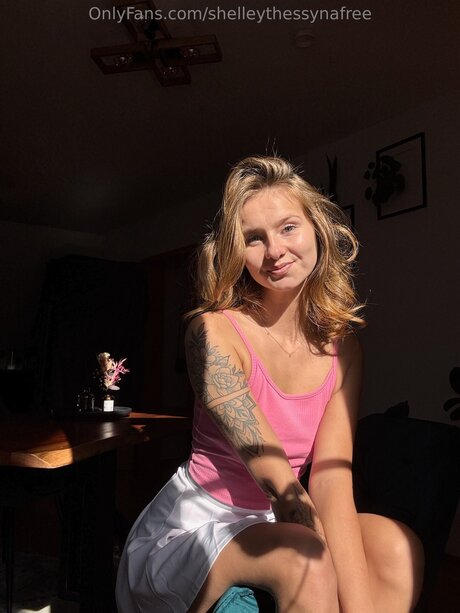 Shelleythessynafree haut de star du porno galeries