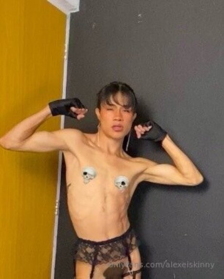 Alexeiskinny modèle adulte archive