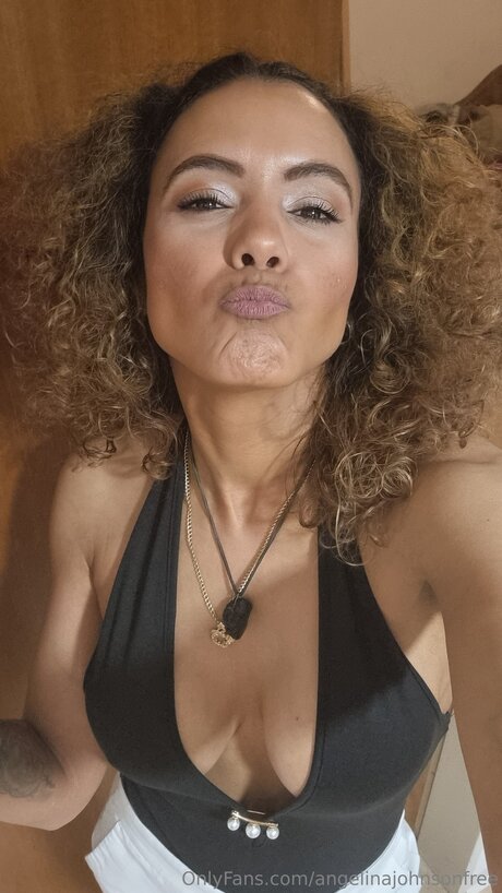 gros seins branlette espagnole onlyfans chaud belle img