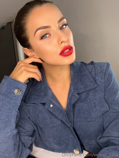 Velvet Luna star érotique archive