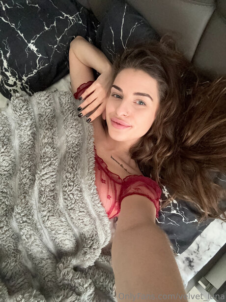 Velvet Luna modèle exclusif photos