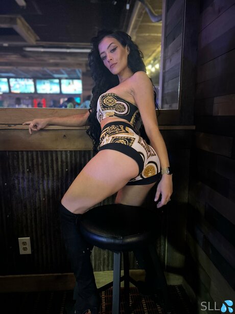 Sassylittleleo modèle xxx galerie