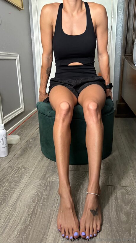 Alexisyogafeet2 modèle xxx photos