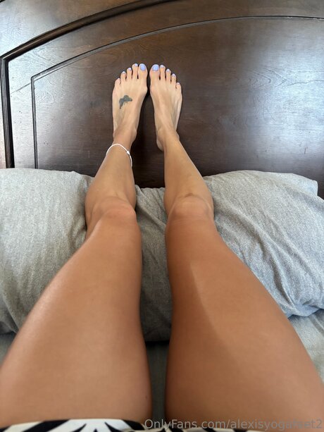 Alexisyogafeet2 étoile xxx img