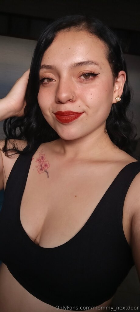 Mommy Nextdoor actrice artistique galeries