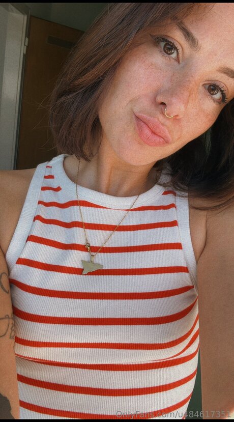 Amelialatorree modèle gratuit images