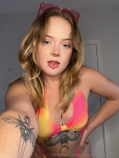 pom-pom girl asiatique onlyfans parfaite haute qualité photos