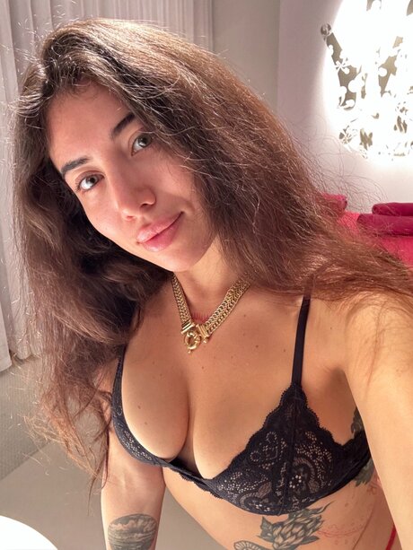 Kaira Xaen jolie star du porno images