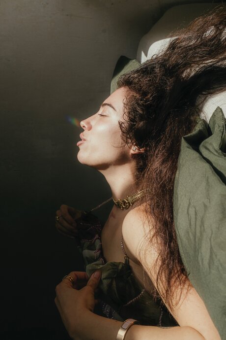 lingerie blanche onlyfans assez érotique archive