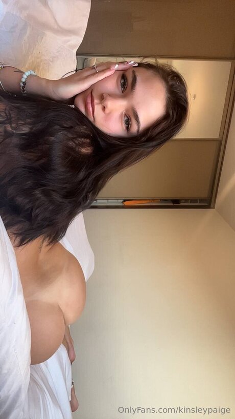 Kinsleypaige star du porno parfaite collection
