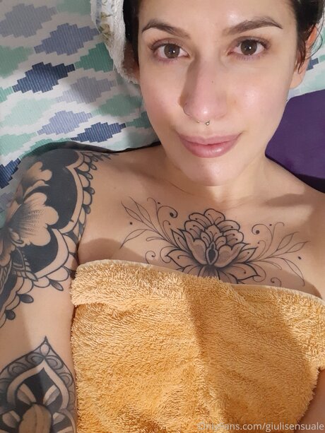 Giulisensuale actrice porno des photos