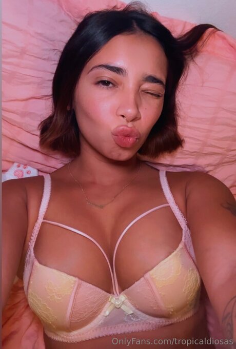 Thetropicaldiosa star du porno en haute qualité image